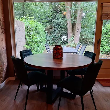 Сasa de vacaciones Heerlijk Boshuisje Bosnest De Vink Met Privetuin Nabij Veluwepark *