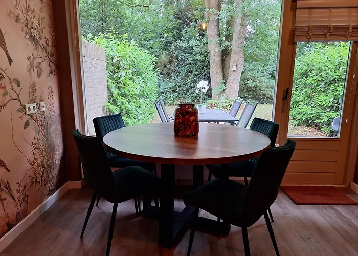 Hébergement de vacances Heerlijk Boshuisje Bosnest De Vink Met Privetuin Nabij Veluwepark *