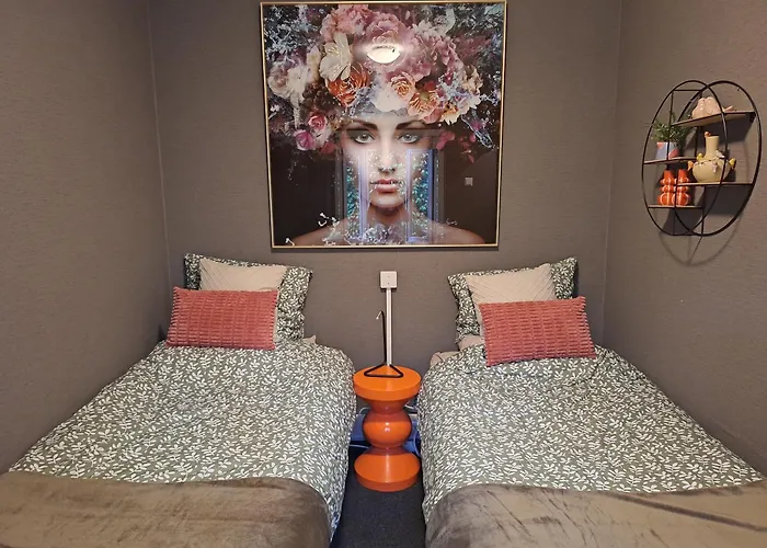 Heerlijk Boshuisje Bosnest De Vink Met Privetuin Nabij Veluwepark Hébergement de vacances *